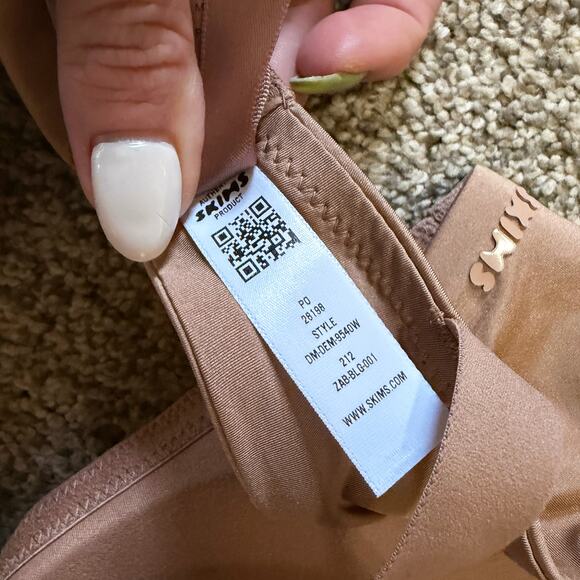 SKIMS Smoothing Intimates Full Coverage Bra 38C - Picture 6 of 7